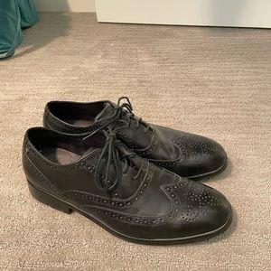 Men’s wingtip dress shoes